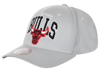 MITCHELL & NESS - CZAPKA Z DASZKIEM - CHICAGO BULLS MN-NBA-INTL597-CHIBUL-GRY