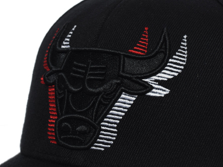 MITCHELL&NESS - CZAPKA Z DASZKIEM - CHICAGO BULLS HHSSINTL1093-CBUBLCK