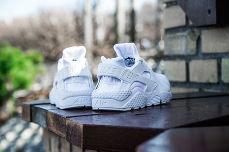 NIKE AIR HUARACHE (318429-111)