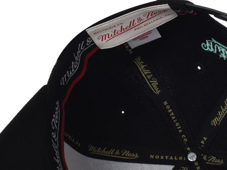 MITCHELL & NESS - CZAPKA Z DASZKIEM - CHICAGO BULLS HHSSINTL1243-CBUBLCK