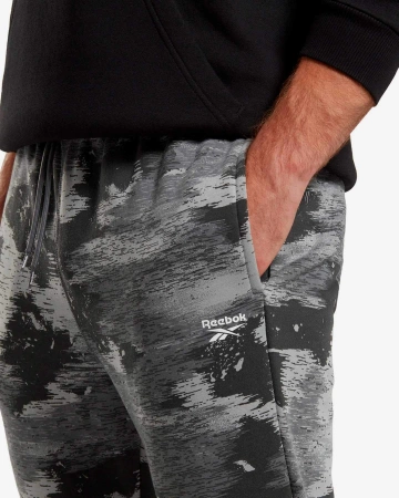 REEBOK - SPODNIE DRESOWE MĘSKIE - RI MODERN CAMO JOGER HZ3371