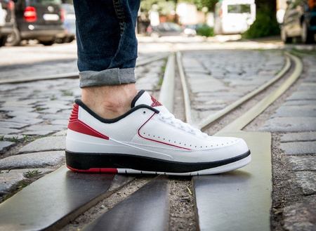 AIR JORDAN 2 RETRO LOW CHICAGO (832819-101)