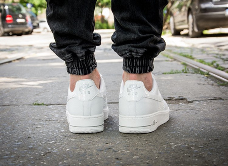 NIKE AIR FORCE 1 '07 LV8 (718152-105)