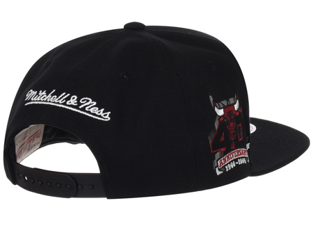 MITCHELL & NESS - CZAPKA Z DASZKIEM - NBA BIG FACE 7.0 SNAPBACK BULLS HHSS6045-CBUYYPPPBLACK
