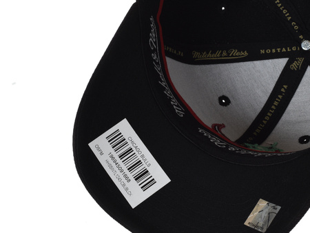 MITCHELL & NESS - CZAPKA Z DASZKIEM - CHICAGO BULLS HHSSINTL1243-CBUBLCK
