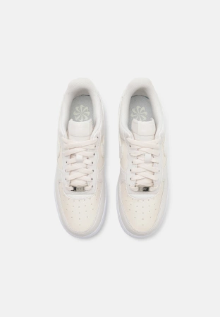NIKE - BUTY MĘSKIE - AIR FORCE 1'07 LV8 FN5832-100