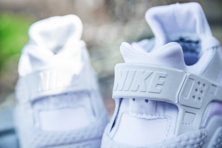 NIKE AIR HUARACHE (318429-111)