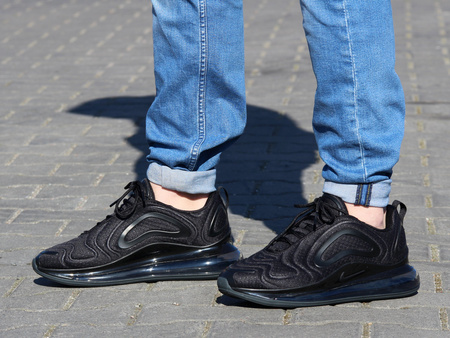 NIKE AIR MAX 720 (AO2924-015)