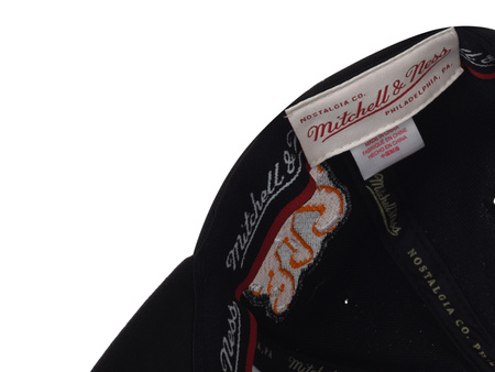 MITCHELL & NESS - CZAPKA Z DASZKIEM - NBA HWC SLAP STICKER CLASSIC RED BULLS HHSSINTL1091-CBUBLCK