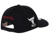 MITCHELL & NESS - CZAPKA Z DASZKIEM - NBA HWC SLAP STICKER CLASSIC RED BULLS HHSSINTL1091-CBUBLCK