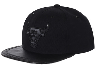 MITCHELL & NESS - CZAPKA Z DASZKIEM - NBA DAY 3 SNAPBACK BULLS 6HSSMM19505-CBUBLCK