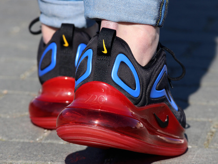 NIKE AIR MAX 720 (AO2924-014)