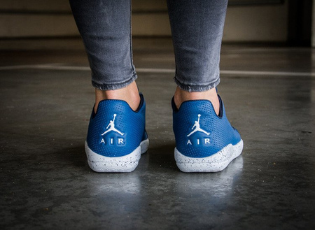 JORDAN ECLIPSE GS (724042-401)