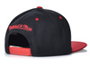 Czapka z daszkiem Mitchell & Ness MN-HWC-INTL226-ATLHAW-BLKRED