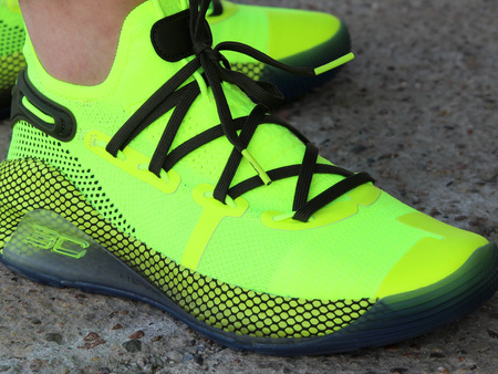 BUTY UNDER ARMOUR GS CURRY 6 (3020415-302)